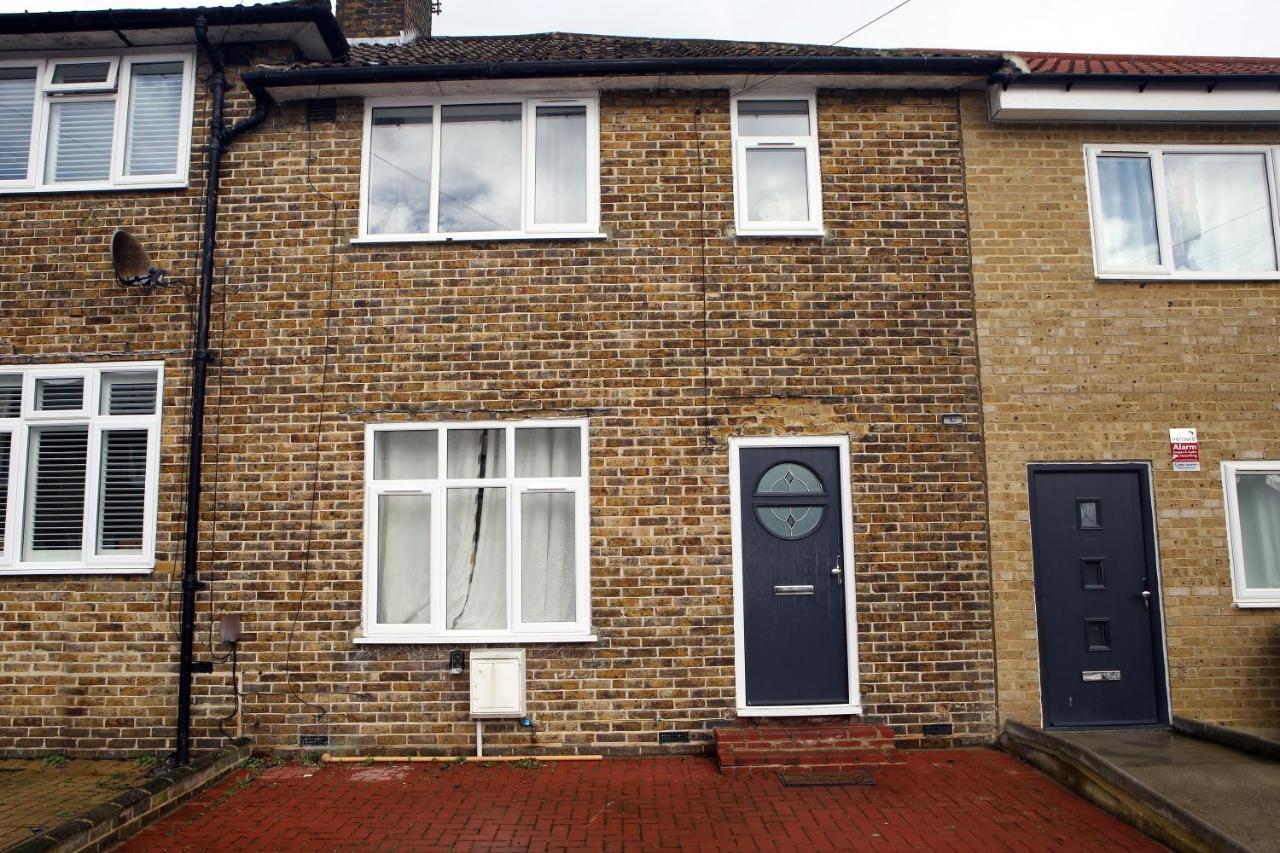 Апартаменты 3-Bed House With Parking Near London O2 Экстерьер фото