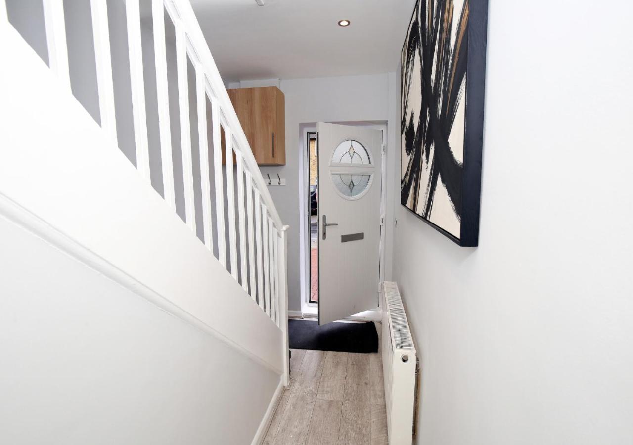 Апартаменты 3-Bed House With Parking Near London O2 Экстерьер фото