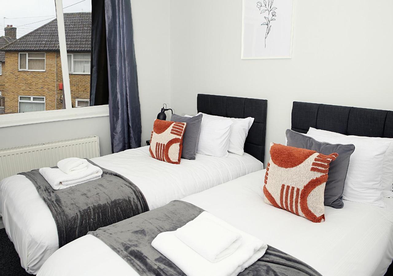 Апартаменты 3-Bed House With Parking Near London O2 Экстерьер фото