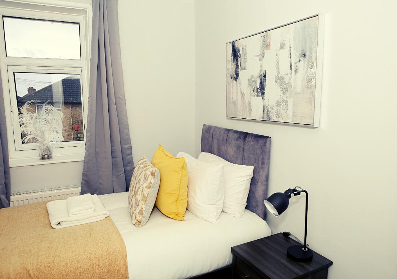Апартаменты 3-Bed House With Parking Near London O2 Экстерьер фото